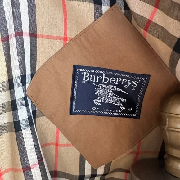 UNIQUE Tan Burberry Trench Coat with Gold Buckle Belt - Picture 9 of 15